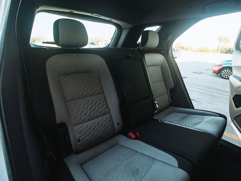 Used 2018 Chevrolet Equinox LS image 14