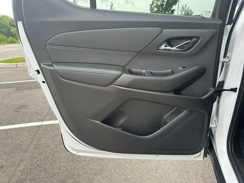 Used 2021 Chevrolet Traverse LS FWD image 16