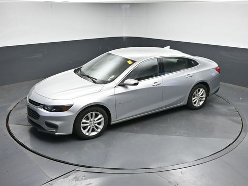 Used 2018 Chevrolet Malibu LT image 18