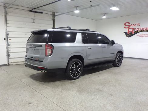 Used 2023 Chevrolet Suburban RST w/ Sport Performance Package AWD/4WD image 4