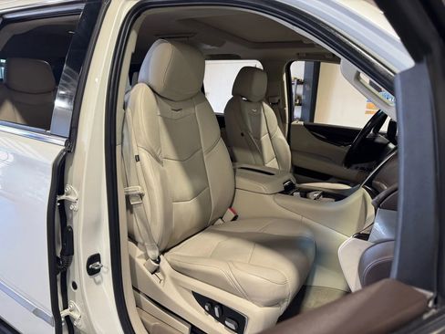 Used 2015 Cadillac Escalade Luxury image 17