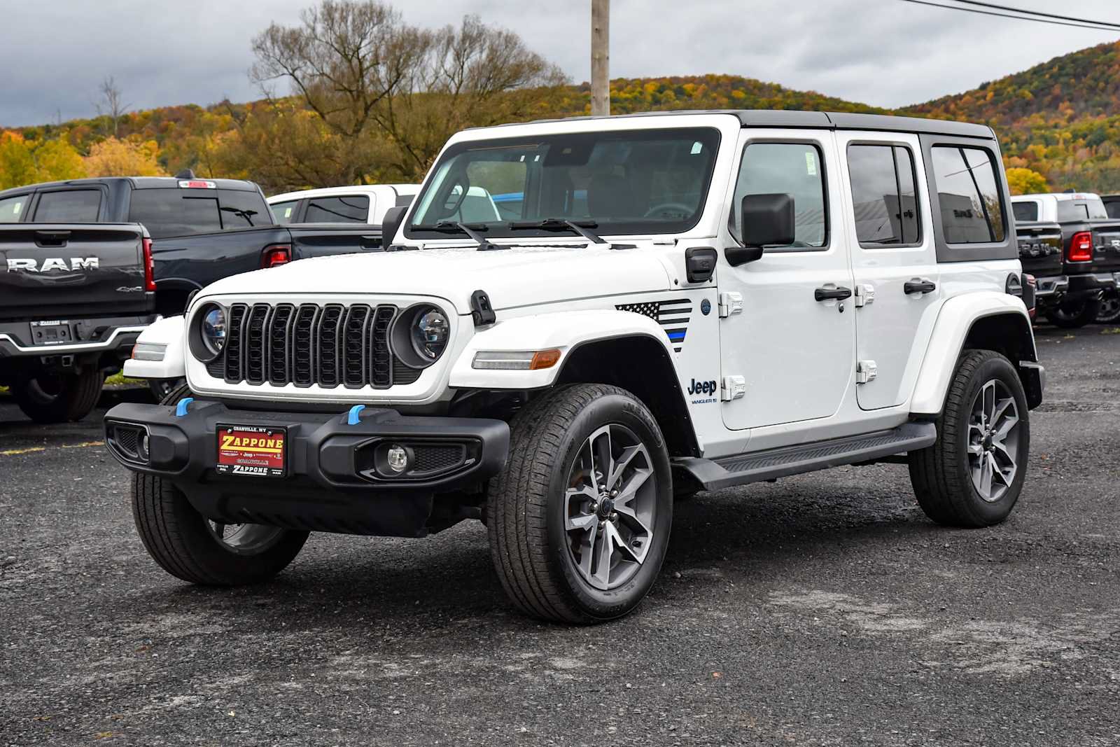 Certified 2024 Jeep Wrangler Unlimited w/ Convenience Group AWD/4WD image 7