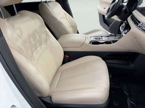 Used 2025 INFINITI QX60 Pure image 12