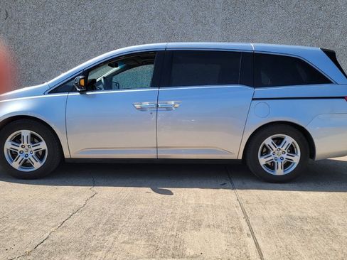 Used 2013 Honda Odyssey Touring image 1