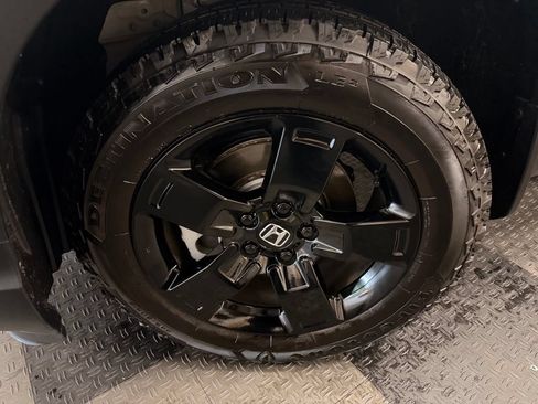 Used 2025 Honda Ridgeline Black Edition image 5