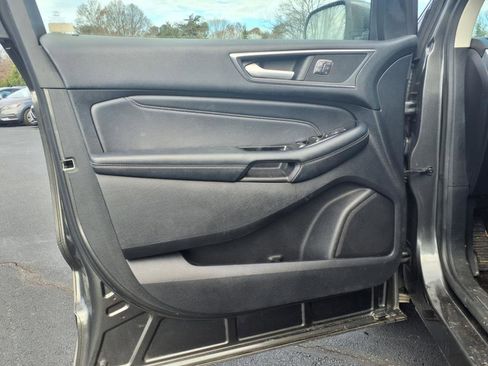 Used 2018 Ford Edge Titanium w/ Ford Safe & Smart Package image 18
