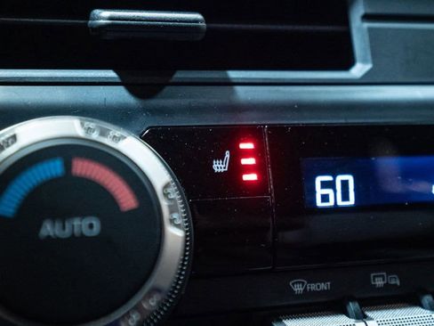 Certified 2025 Toyota Tacoma TRD Off-Road image 30