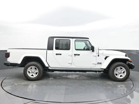 Used 2022 Jeep Gladiator Sport AWD/4WD image 6