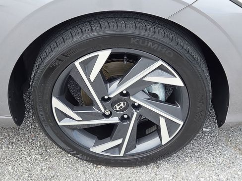 Used 2024 Hyundai Elantra Limited FWD image 7