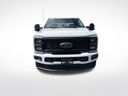 Used 2025 Ford F350 Lariat w/ Black Appearance Package image 3