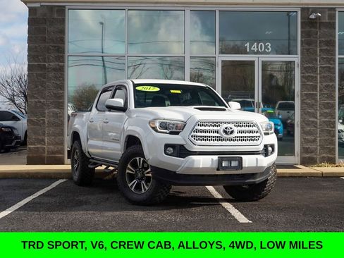 Used 2017 Toyota Tacoma TRD Sport image 1