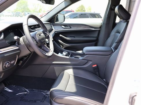 New 2025 Jeep Grand Cherokee L Limited w/ Black Appearance Package image 24