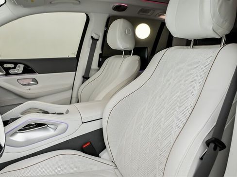 Used 2024 Mercedes-Benz Maybach GLS 600 4MATIC image 23
