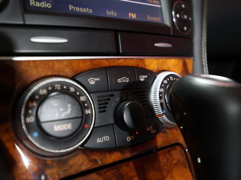 Used 2011 Mercedes-Benz SL 550 w/ Premium I Pkg image 20