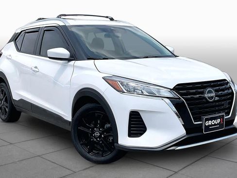 Used 2023 Nissan Kicks SV FWD image 3