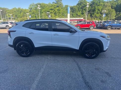 Used 2025 Chevrolet Trax ACTIV w/ Driver Confidence Package image 8