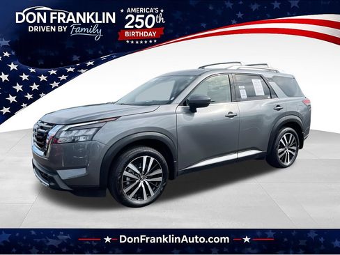 Used 2025 Nissan Pathfinder Platinum w/ Cargo Package FWD image 1
