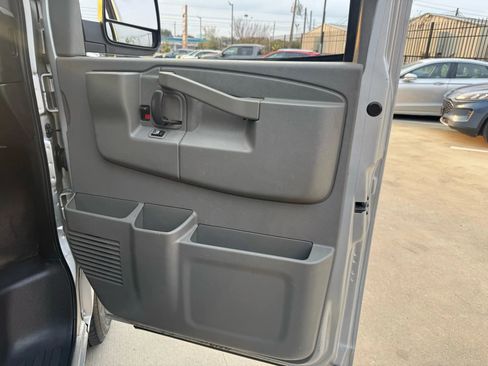 Used 2017 Chevrolet Express 3500 LT w/ LT Preferred Equipment Group image 36