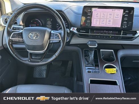 Used 2023 Toyota Sienna XLE image 12