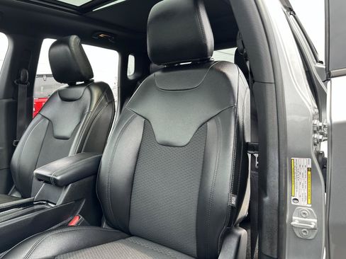 Used 2022 Jeep Compass Latitude w/ Sun and Sound Group AWD/4WD image 27