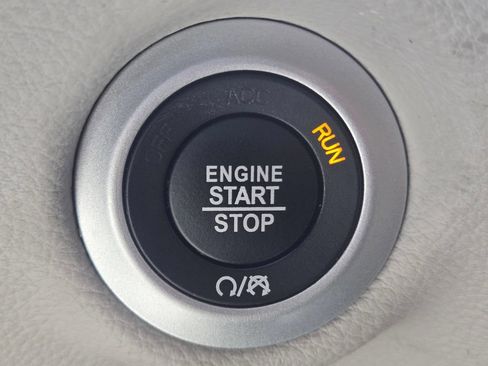 Used 2021 Chrysler Pacifica Touring FWD image 15