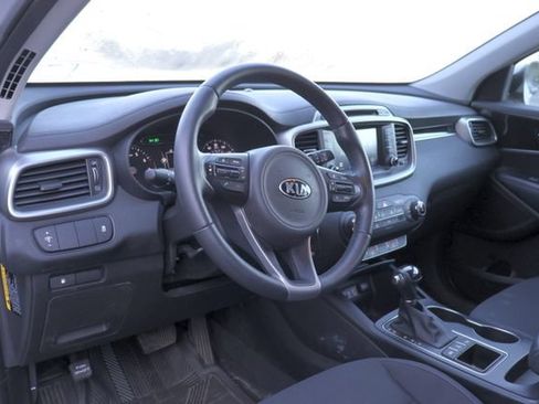 Used 2018 Kia Sorento AWD image 10