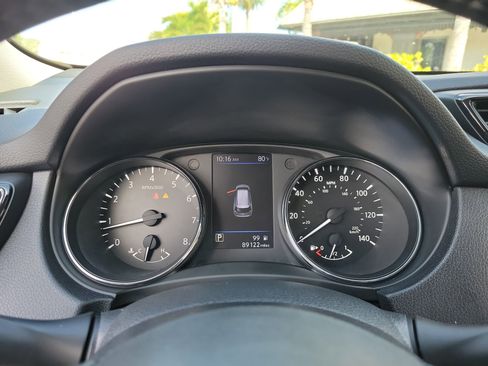 Used 2019 Nissan Rogue S w/ Special Edition Package FWD image 32