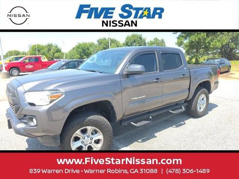 Used 2020 Toyota Tacoma SR5 RWD image 1