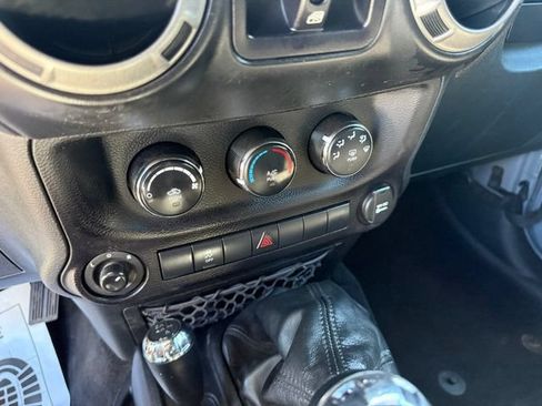 Used 2015 Jeep Wrangler Unlimited Sport w/ Quick Order Package 23S AWD/4WD image 26