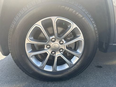 Used 2015 Jeep Grand Cherokee Limited AWD/4WD image 9