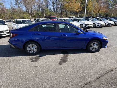 New 2026 Hyundai Elantra SE FWD image 9