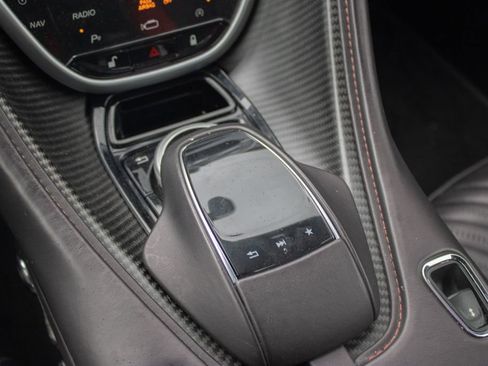 Used 2022 Aston Martin DB11 Volante image 14