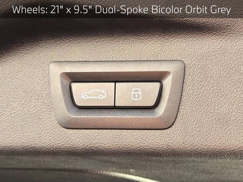 Used 2025 BMW X7 xDrive40i w/ M Sport Package AWD/4WD image 32