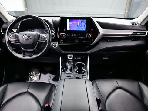 Used 2024 Toyota Highlander XLE AWD/4WD image 18