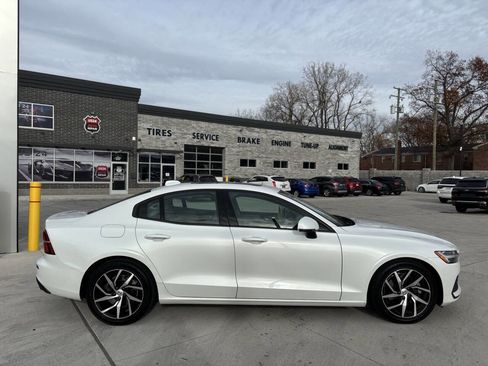 Used 2019 Volvo S60 T5 Momentum w/ Premium Package image 2