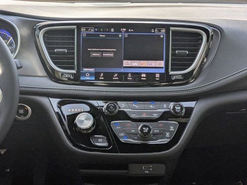 New 2026 Chrysler Pacifica Select FWD image 19
