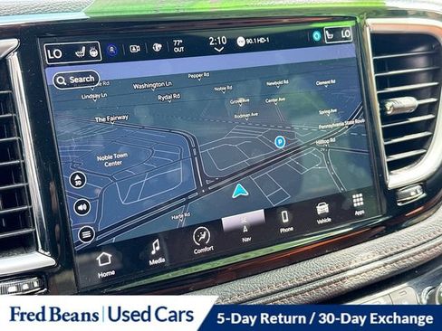 Used 2024 Chrysler Pacifica Pinnacle FWD image 18