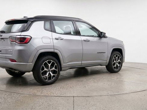 Used 2025 Jeep Compass Limited AWD/4WD image 9