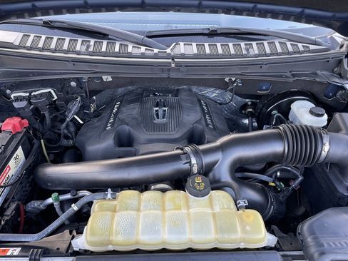 Used 2018 Lincoln Navigator L Select w/ Technology Package image 8