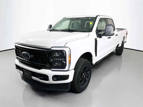 Used 2023 Ford F250 XL w/ STX Appearance Package AWD/4WD image 4