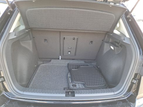 Used 2025 Volkswagen Taos SE w/ Panoramic Sunroof Package image 12