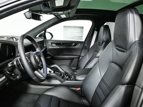 New 2026 Porsche Cayenne GTS image 5