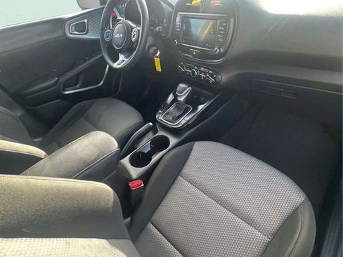 Used 2022 Kia Soul LX w/ Technology Package image 5