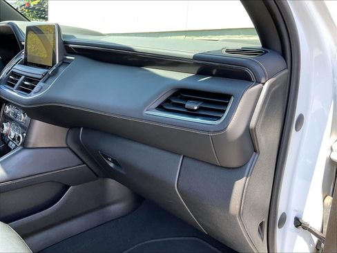 Used 2021 GMC Yukon AT4 w/ Rear Media and Nav Package AWD/4WD image 16