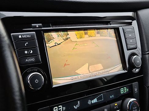 Certified 2018 Nissan Rogue SV image 14