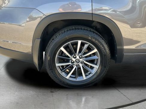 Used 2017 Toyota Highlander XLE image 30