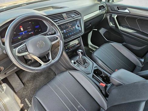 Used 2023 Volkswagen Tiguan SE FWD image 12