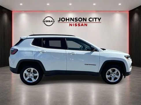 Used 2024 Jeep Compass Latitude AWD/4WD image 3