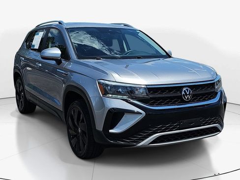 Used 2024 Volkswagen Taos SE AWD/4WD image 3