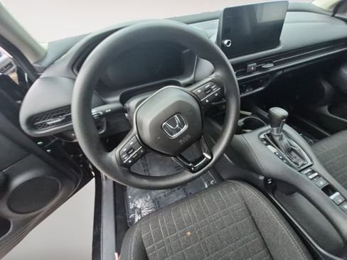 Used 2026 Honda HR-V LX image 12
